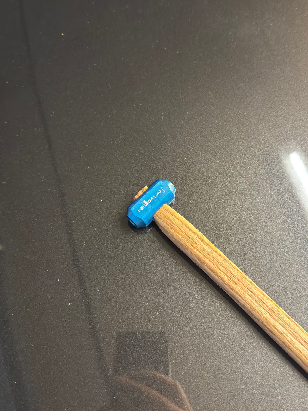 Martello Blending NewBalan Made in Italy – Testa in Alluminio Anodizzato, Manico in Frassino Lavorato a Mano, Punte in Titanio 6 mm e 9 mm