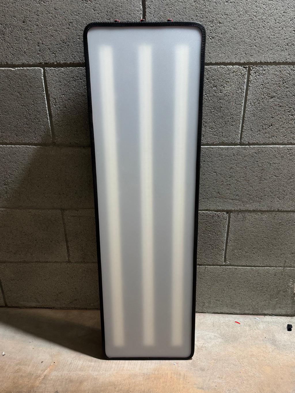 Lampada pdr NewBalan 90x27cm 9 led verdi caldi freddi 2kg 3 dimmer